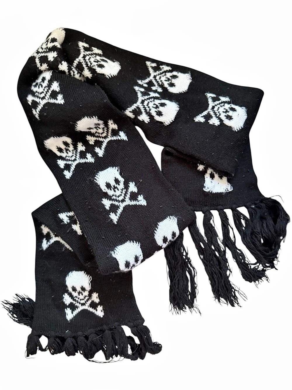 Skull Crossbone Knit Scarf Black & White from Witch’s estate sale great conditio